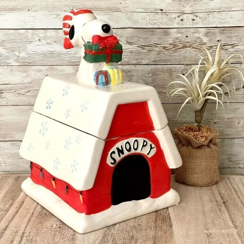 NWT Adorable Peanuts Snoopy Dog House Ceramic white Red Big Christmas Cookie Jar